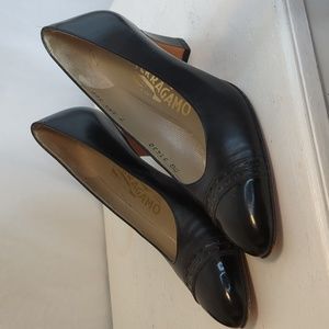Ferragamo Black Leather Pumps Size 7 AAA